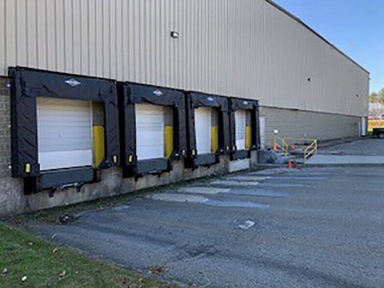 More Photos Of 21 Wes Warren Dr, Middletown Warehouse For Lease