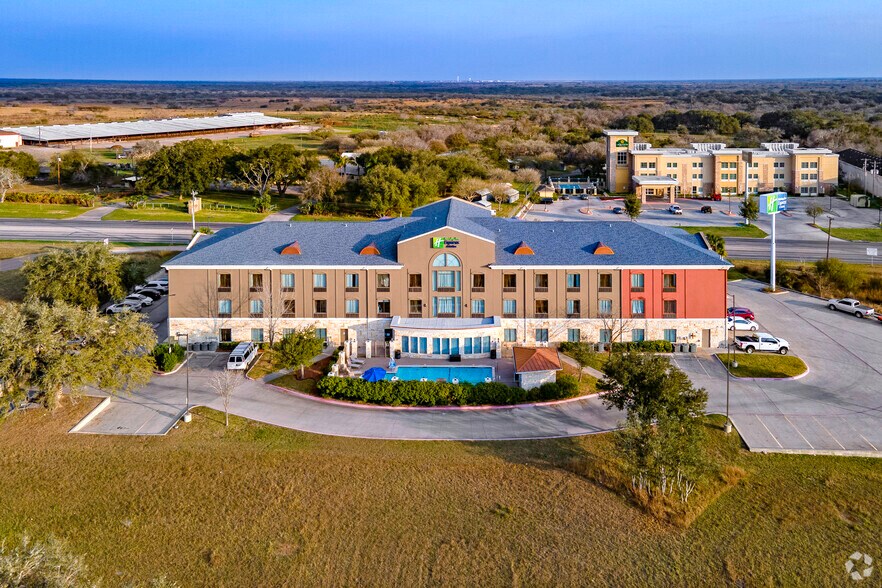 More Photos Of 2199 US 59, Beeville Hotel For Sale