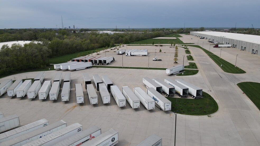 More Photos Of 4950 NE 29th St, Des Moines Warehouse For Lease