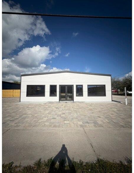 Primary Photo Of 1030 Aurora Road, Melbourne Warehouse For Lease