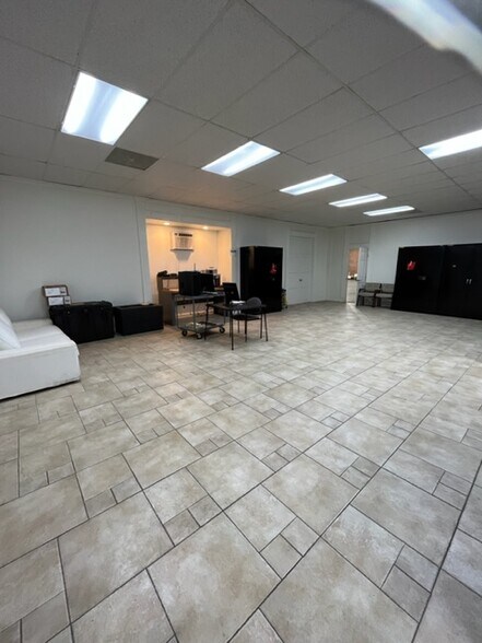 More Photos Of 9330 Corbin Ave, Northridge Warehouse For Lease