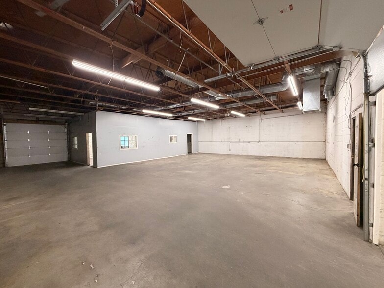 More Photos Of 11311 Vanowen St, North Hollywood Manufacturing For Lease