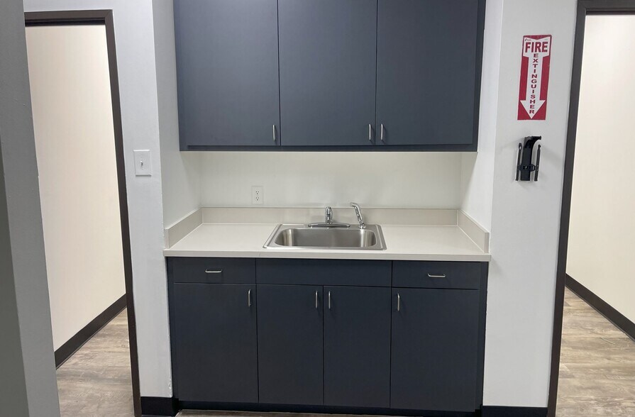 More Photos Of 16500-16530 Westgrove Dr, Addison Distribution For Lease