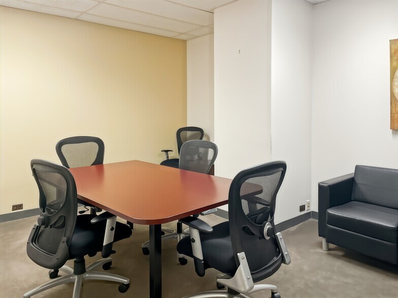 More Photos Of 707 Skokie Blvd, Northbrook Coworking Space