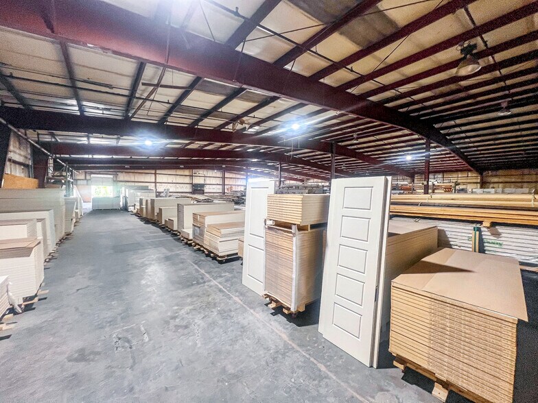 More Photos Of 1290 15th St, Wilmington Warehouse For Lease