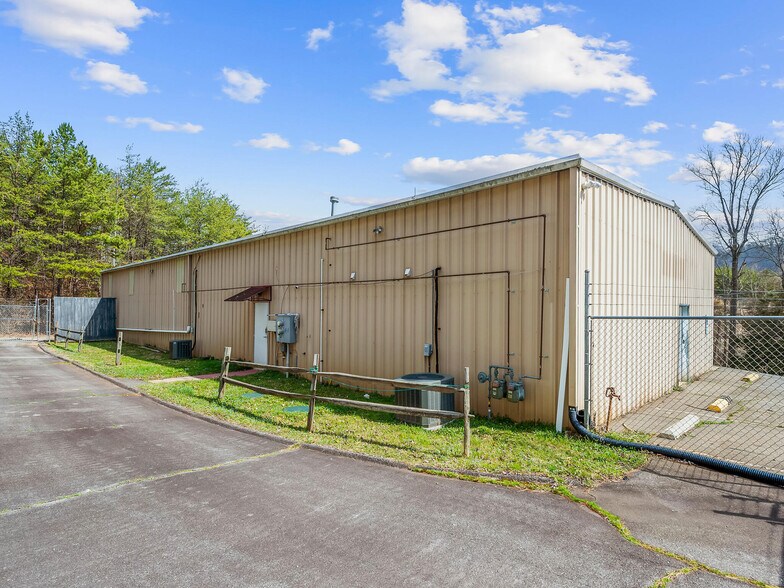 More Photos Of 82 Old Mars Hill Hwy, Weaverville Flex For Lease