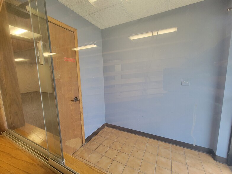 More Photos Of 290 Telser Rd, Lake Zurich Warehouse For Lease