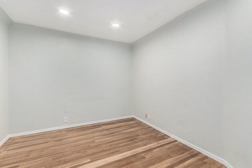 More Photos Of 727 N Swan Rd, Tucson Office For Sale