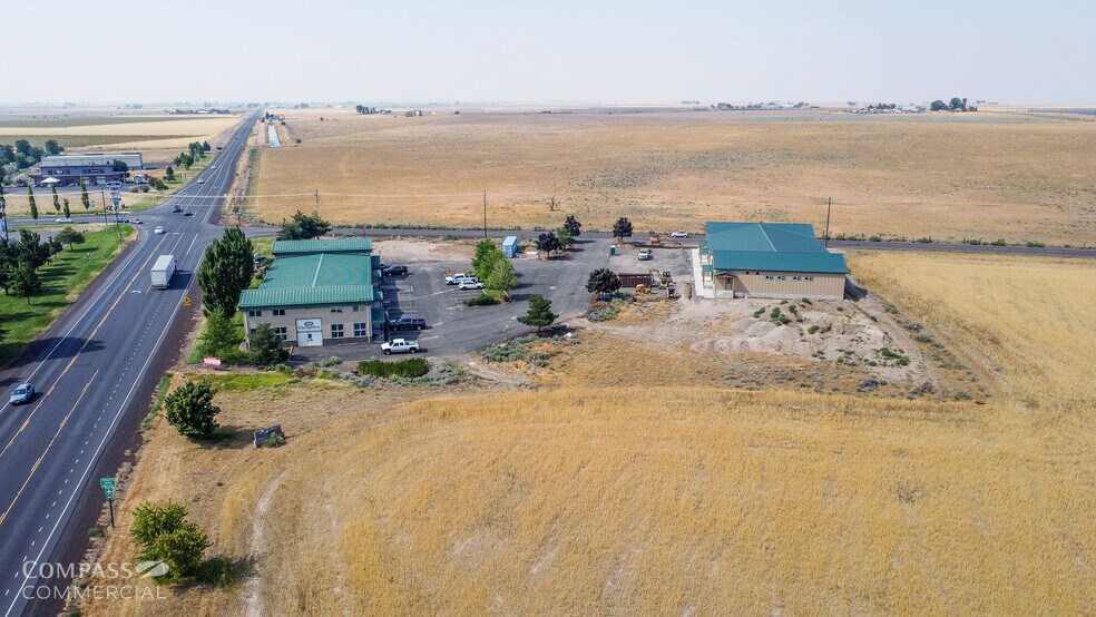 More Photos Of 35 Cherry Ln, Madras Warehouse For Lease