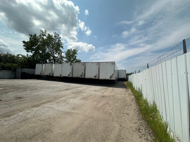 More Photos Of 16600 Crawford Ave, Country Club Hills Warehouse For Lease