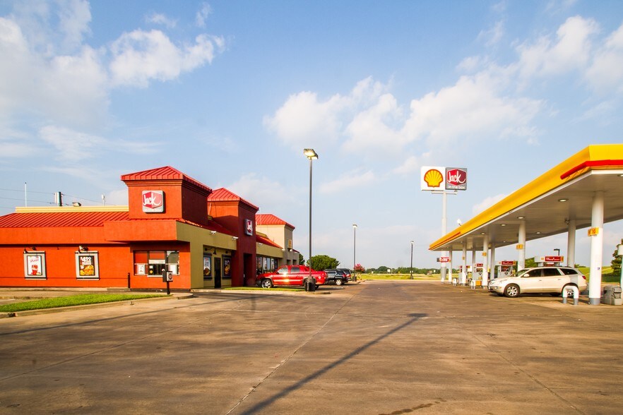 More Photos Of 1721 S Mechanic St, El Campo Fast Food For Sale