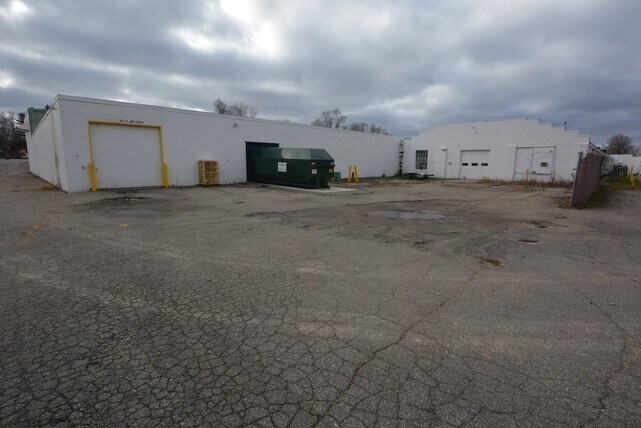 More Photos Of 460 E Main St, Saranac Warehouse For Lease
