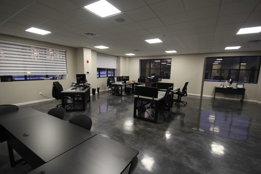 More Photos Of 2302 Turnpike St, North Andover General Retail For Lease