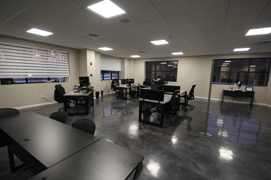 More Photos Of 2302 Turnpike St, North Andover General Retail For Lease