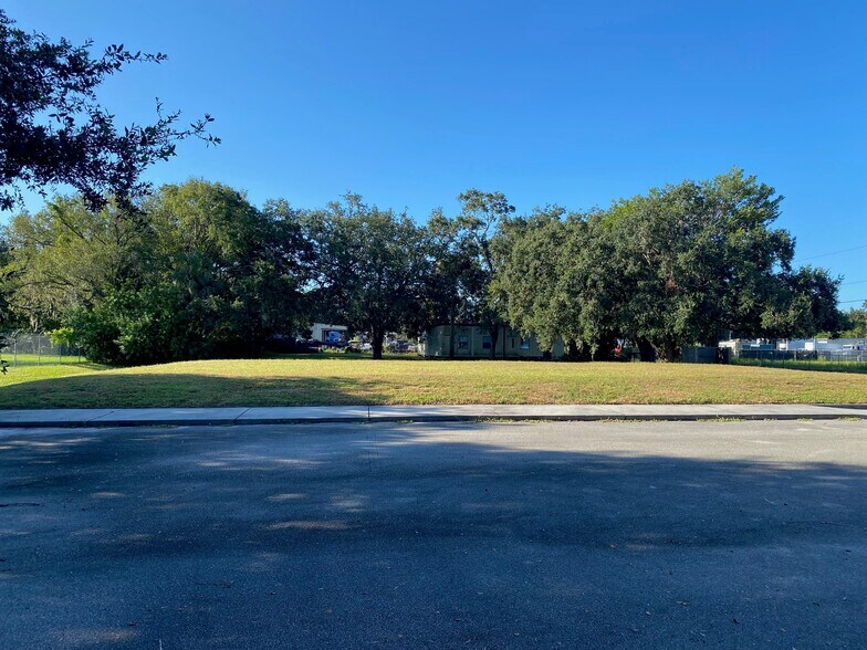 More Photos Of 9065 Ellis Rd, Melbourne Research And Development For Sale