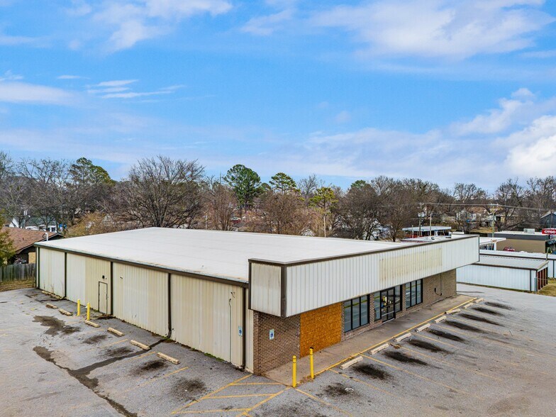 More Photos Of 858 N Central Ave, Batesville Freestanding For Lease