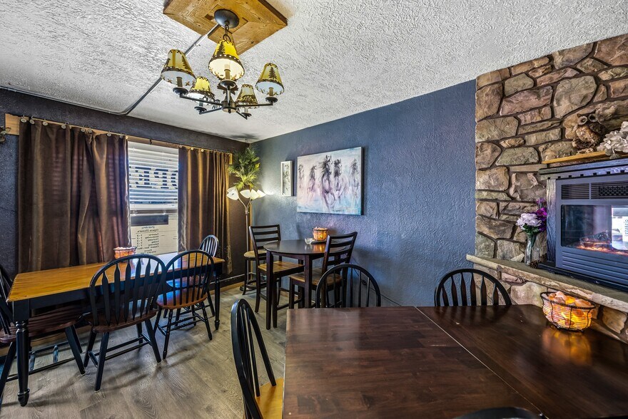 More Photos Of 1047 N 1st St, Montrose Office For Sale