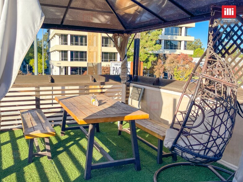 More Photos Of 21028 Ventura Blvd, Woodland Hills Restaurant For Sale