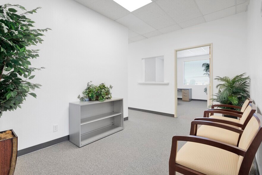 More Photos Of 15490 Civic Dr, Victorville Office For Lease