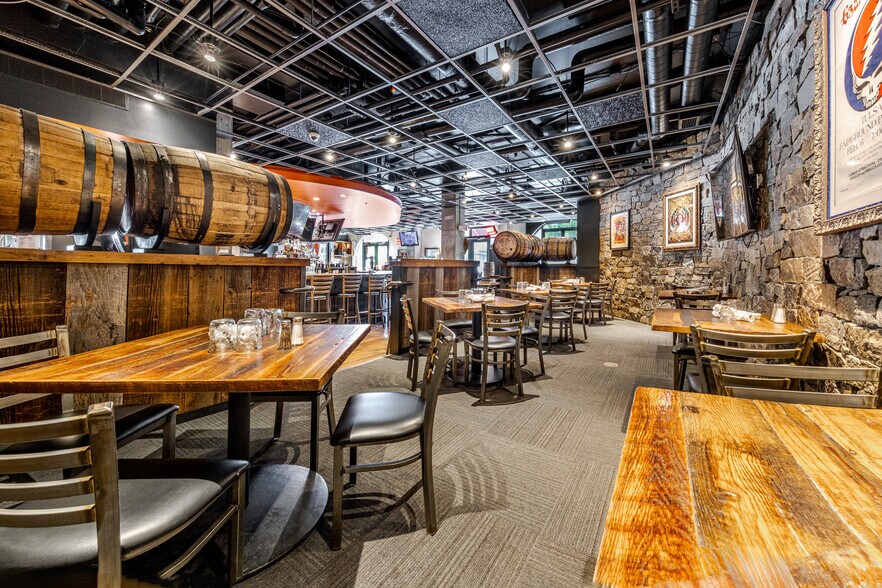 More Photos Of 700 Yampa, Steamboat Springs Restaurant For Sale