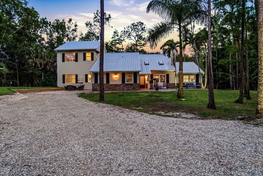 More Photos Of 4120 3rd Ave NW, Naples Apartments For Sale