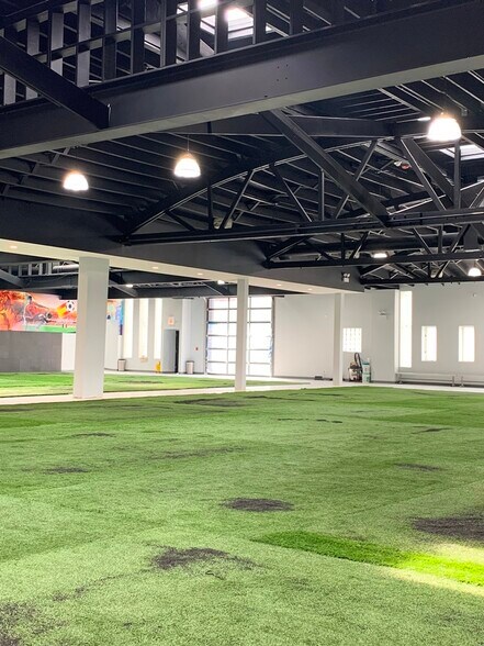 More Photos Of 3801-3809 N Elston Ave, Chicago Industrial For Lease