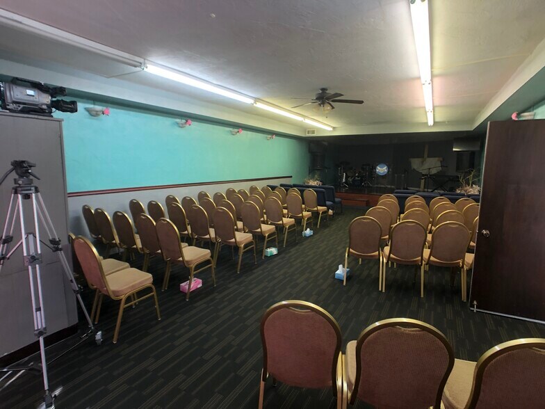 More Photos Of 923 S 21st Ave, Hollywood General Retail For Sale