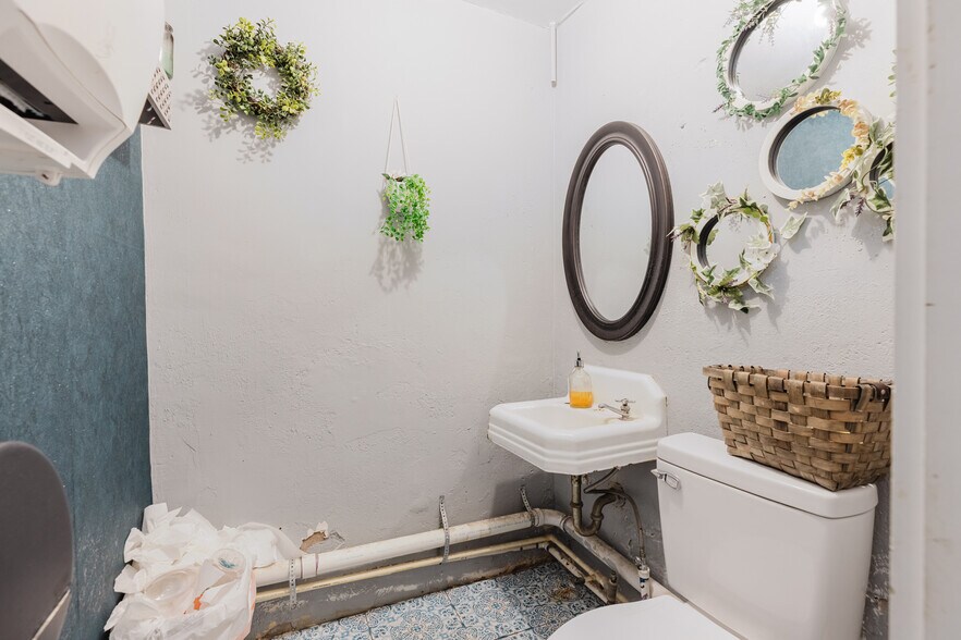 More Photos Of 221 W Lamar St, Americus General Retail For Sale