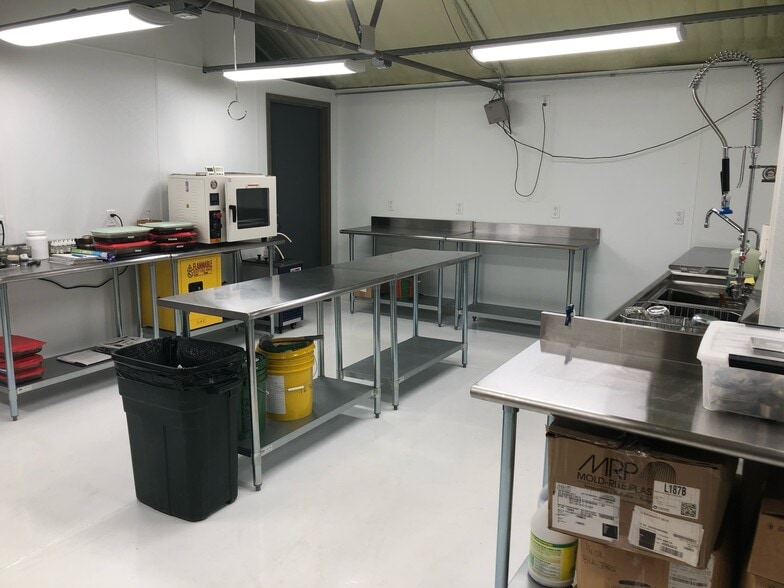 More Photos Of 900 N Taft Hill Rd, Fort Collins Showroom For Lease