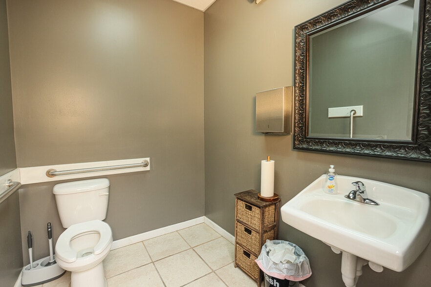 More Photos Of 8311 Two Notch Rd, Columbia Office For Sale