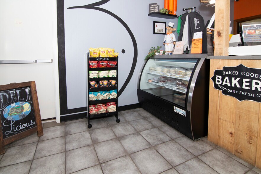 More Photos Of 407 W Main St, Marlow Restaurant For Sale