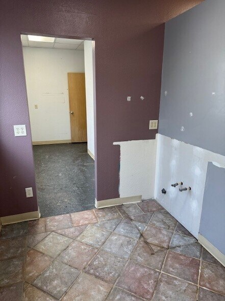 More Photos Of 668 Maratech Ave, Marathon City Unknown For Lease