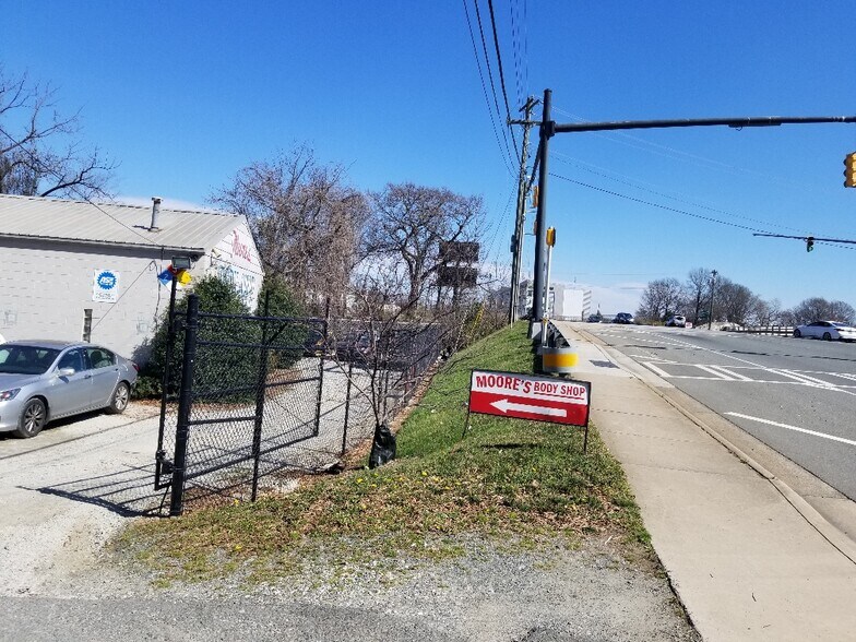 More Photos Of 825 N Graham St, Charlotte Industrial For Sale