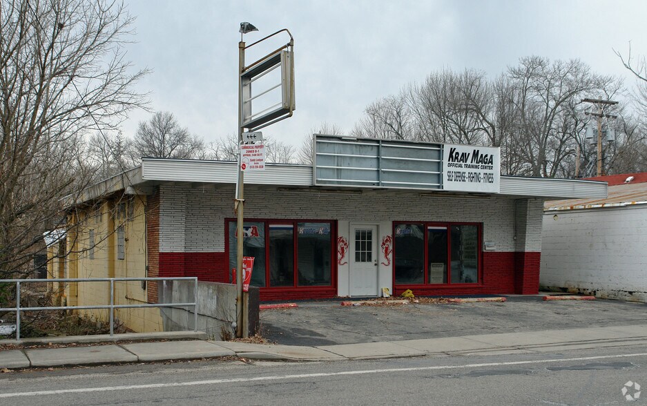 More Photos Of 205 S Main St, Bethel Freestanding For Sale