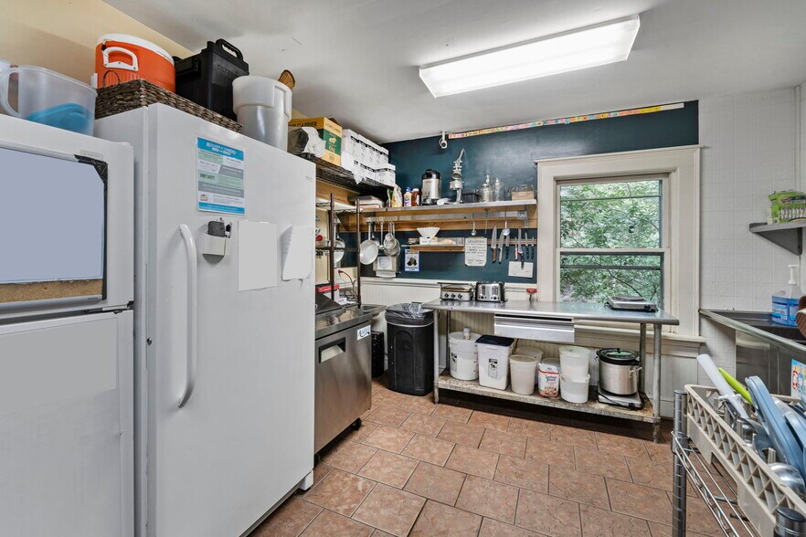 More Photos Of 485 Valley St, Scottsville General Retail For Sale