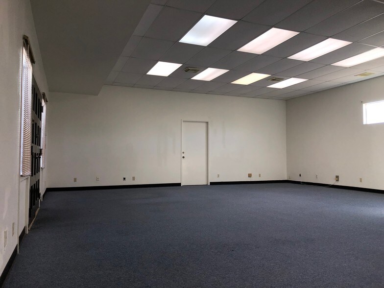 More Photos Of 913 Alene Ave, Ridgecrest Office For Sale