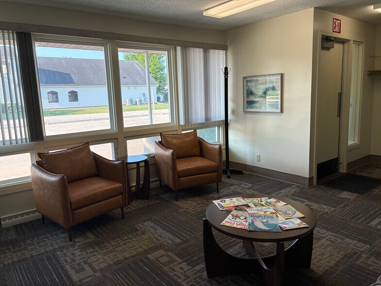 More Photos Of 936 Church Ave, Saint Charles Office For Sale