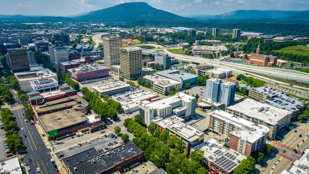 More Photos Of 420 Broad St, Chattanooga Storefront For Lease