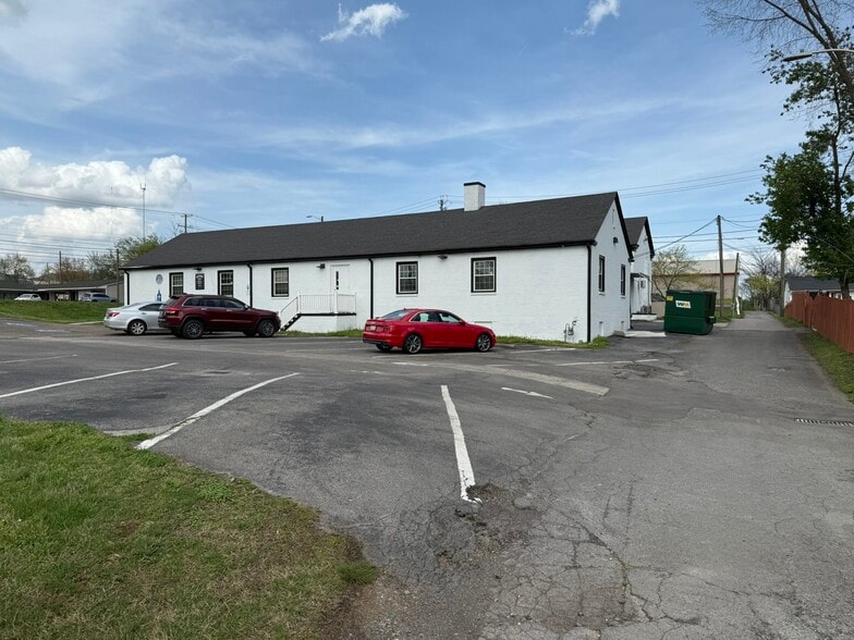 More Photos Of 3600-3606 Western Ave, Knoxville Freestanding For Sale