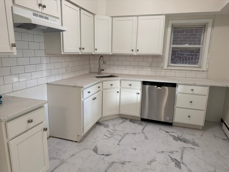 More Photos Of 32 Market St, Bangor Storefront Retail Office For Sale