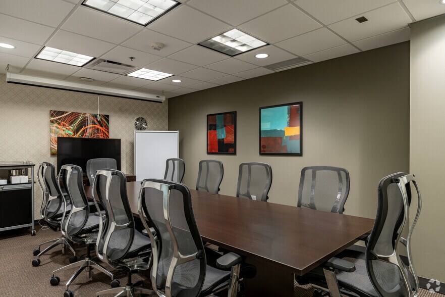 More Photos Of 41000 Woodward Ave, Bloomfield Hills Coworking Space