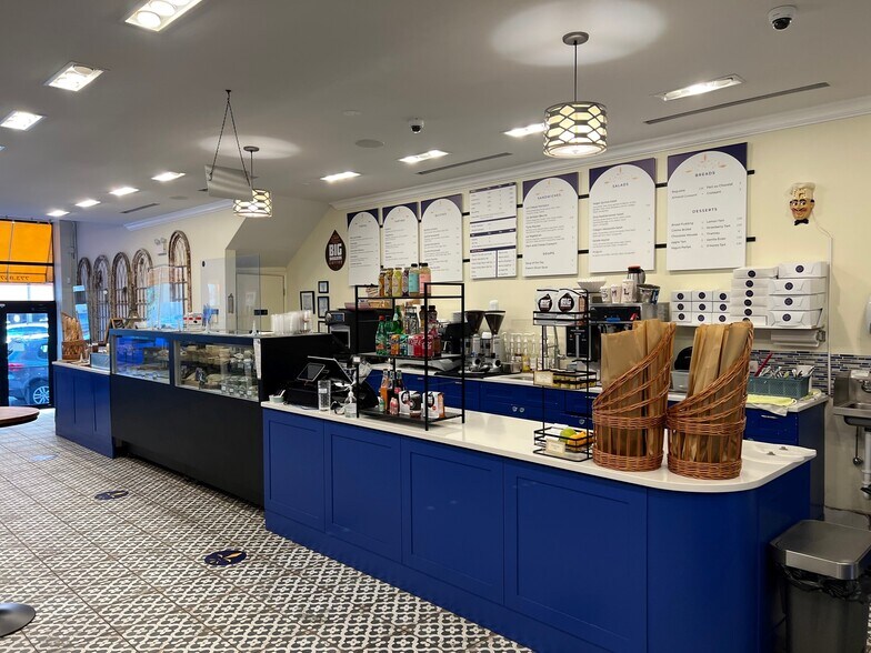 More Photos Of 2210 N Halsted St, Chicago Restaurant For Lease