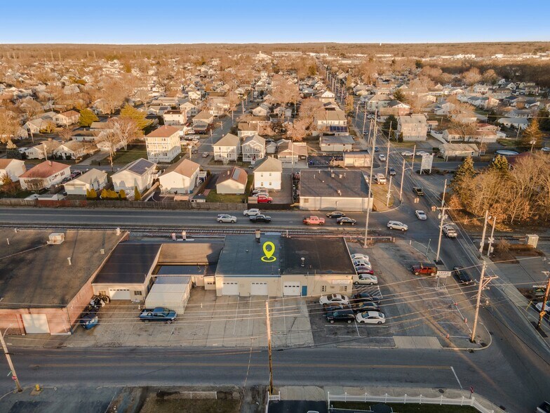 More Photos Of 15 York Ave, Pawtucket Auto Repair For Sale
