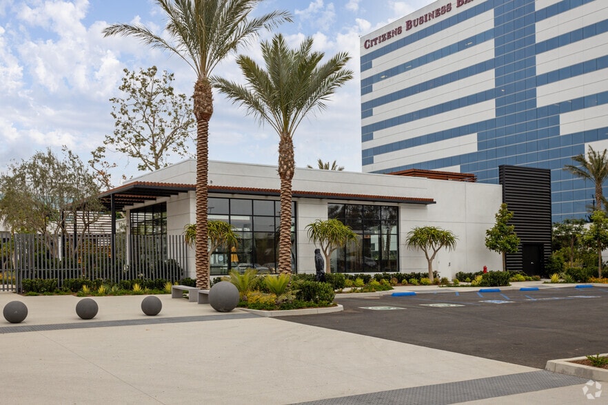 More Photos Of 980 W 190th St, Torrance Unknown For Lease