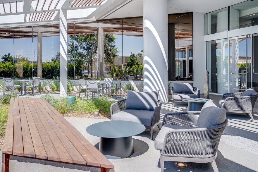 More Photos Of 2361-2381 Rosecrans Ave, El Segundo Office For Lease