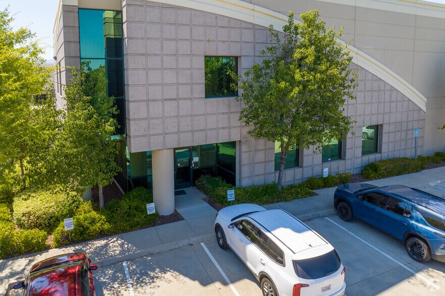 More Photos Of 36595 Kevin Rd, Wildomar Distribution For Lease