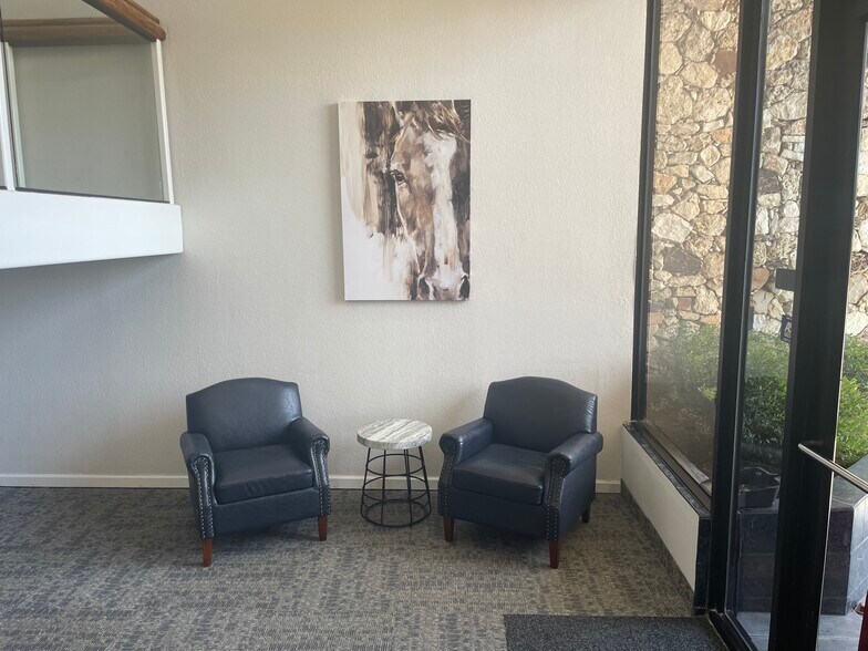 More Photos Of 3960 Broadway Blvd, Garland Office For Lease