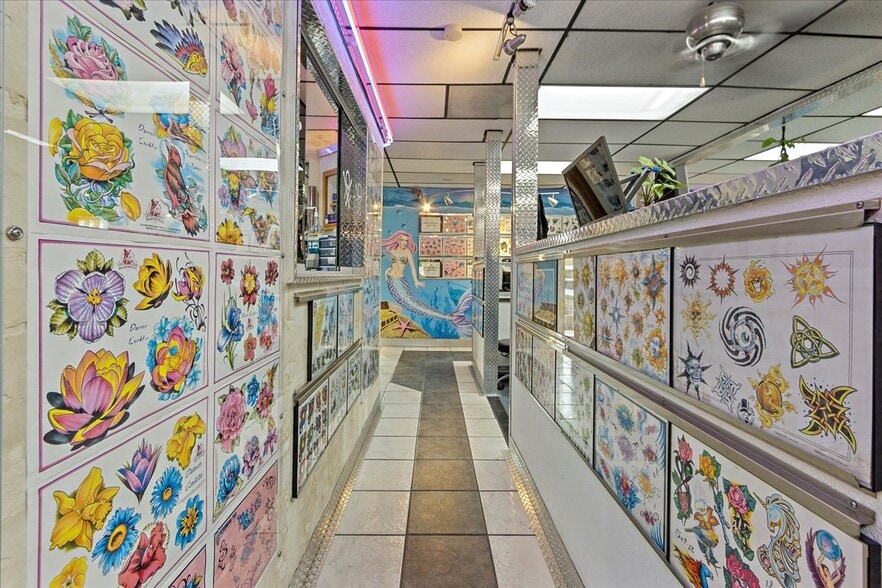 More Photos Of 11712 W Colfax Ave, Lakewood Freestanding For Lease