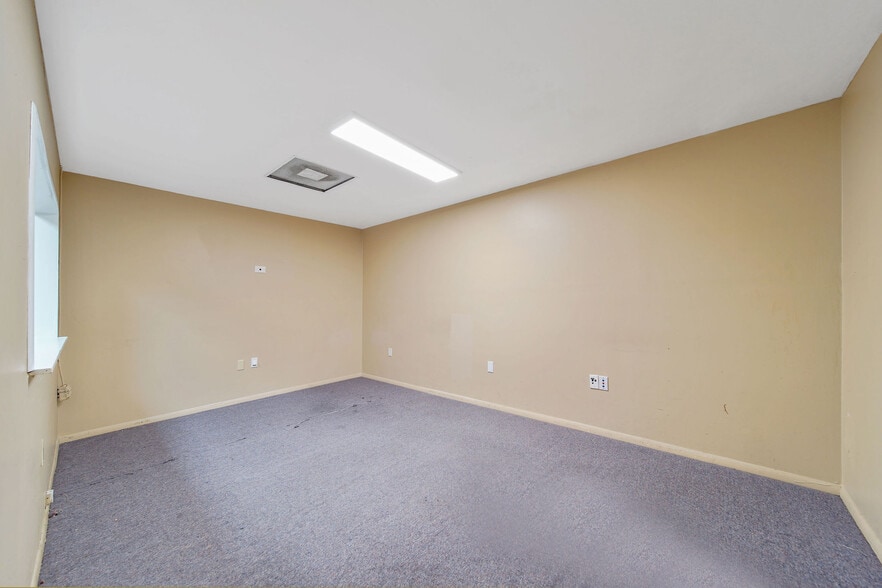 More Photos Of 25 E 4th St, Hialeah Office For Lease