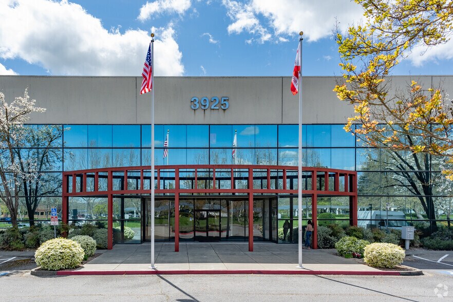 More Photos Of 3925 Cypress Dr, Petaluma Light Distribution For Lease